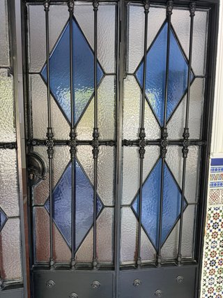 Puerta Hierro Macizo y Cristales