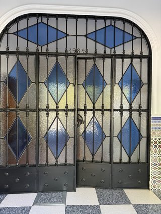 Puerta Hierro Macizo y Cristales