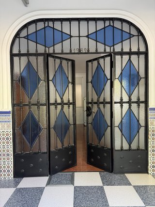 Puerta Hierro Macizo y Cristales