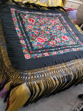 Manton de Manila  seda bordado negro Multicolor