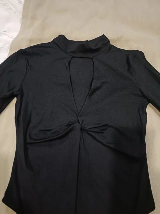 Body negro manga larga escote