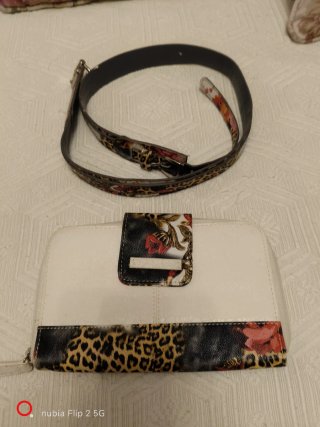 Cartera y cinturón estampado floral y leopardo