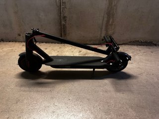 Patinete eléctrico negro