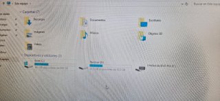 PC Medion MD A10 y Monitor Samsung TV