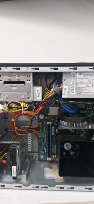 PC Medion MD A10 e Monitor Samsung TV