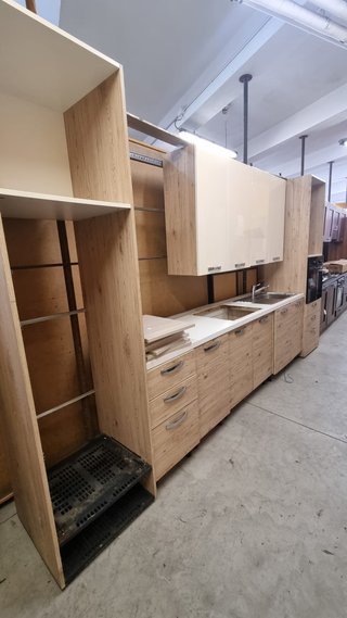 Cucina componibile beige e legno