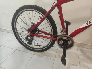 Bicicleta de montaña Togano roja