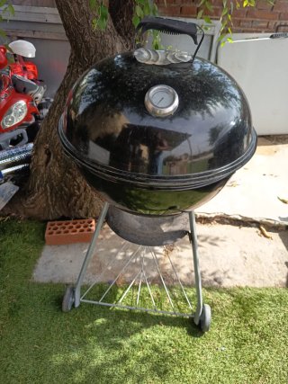 Barbacoa de carbón negra