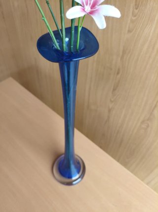 Jarrón de cristal azul