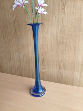 Jarrón de cristal azul