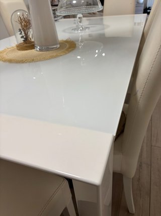 Tavolo da pranzo bianco in vetro e legno