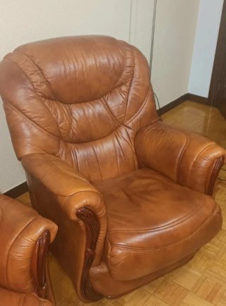 URGE VENTA. Sofá y 2 sillones de piel marrón.