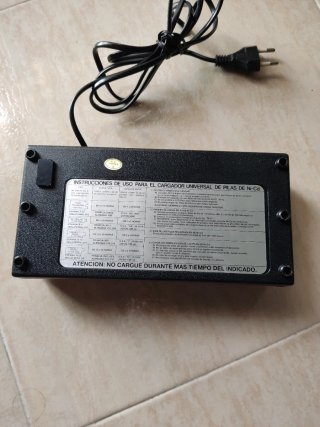 Cargador Pilas Universal Ni-Cd