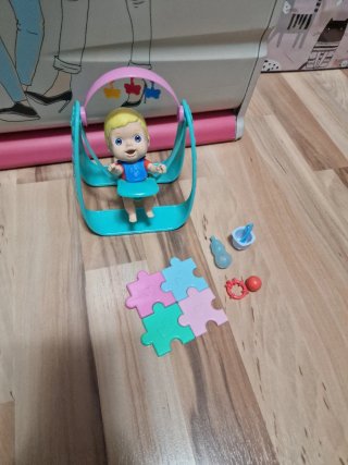 Pack Muñeca Amiccici con Columpio