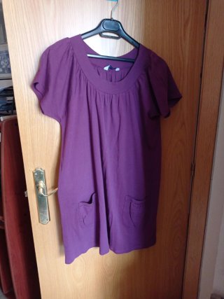 Camiseta morada con bolsillos