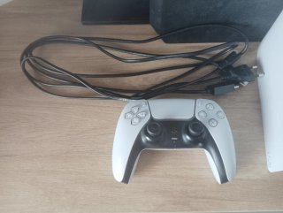 PlayStation 5 Digital - Con cavi e controller