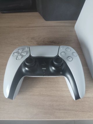 PlayStation 5 Digital - Con cavi e controller
