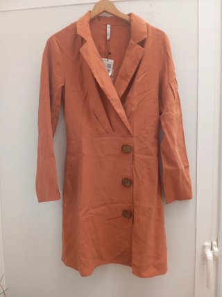 Vestido naranja estilo blazer
