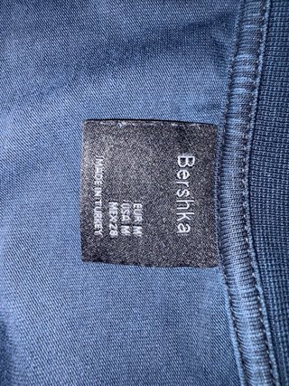 Camiseta Bershka azul marino