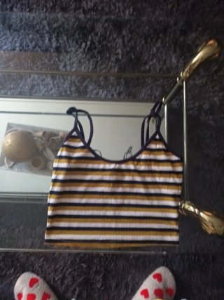 Top de rayas blanco y amarillo