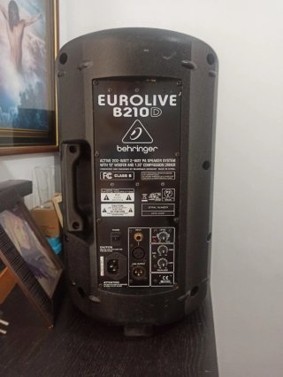 Altavoz Behringer B210D Activo