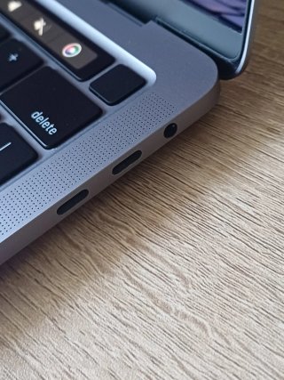 MacBook Pro A2251