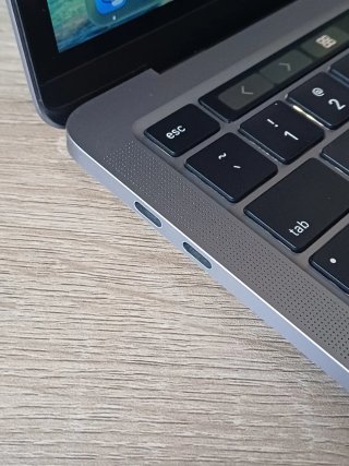 MacBook Pro A2251