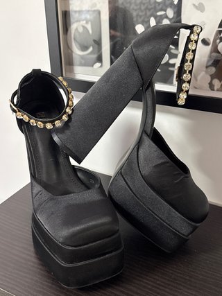 Zapatos Versace Medusa Negros Brillantes