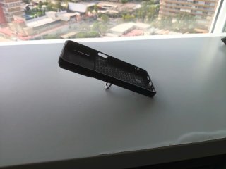 Funda móvil negra con anillo