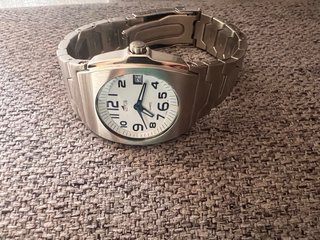 Reloj Lotus Plata y Blanco sin usar