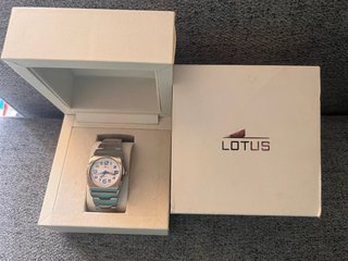 Reloj Lotus Plata y Blanco sin usar