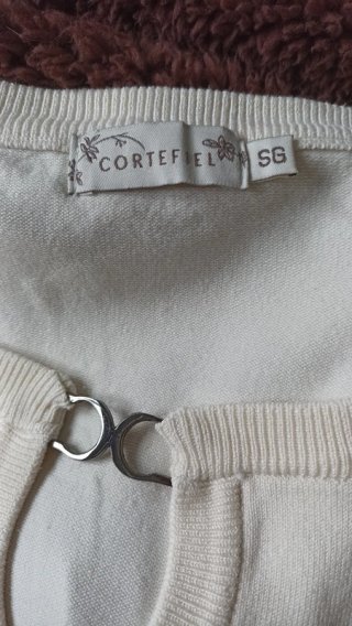 Camiseta blanca con escote