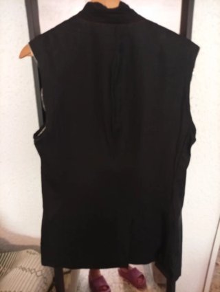Chaleco negro cuello mao, elegante