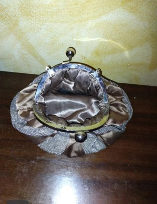 Bolso de fiesta beige y plateado