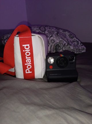Cámara Polaroid Negra con Estuche