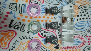 Tazas, hueveras y portavelas decorados