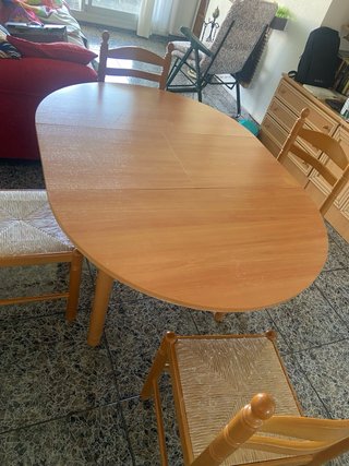 Mesa redonda extensible patas torneadas. El Vendre