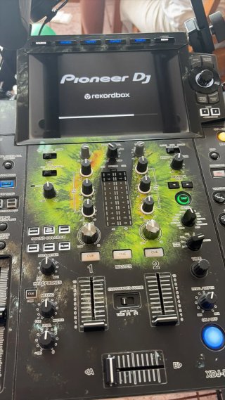 Mesa de mezclas Pioneer DJ