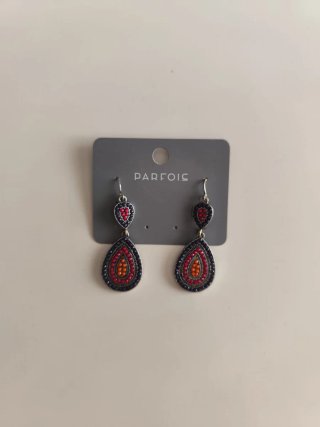 Pendientes Parfois con piedras naranjas y rojas