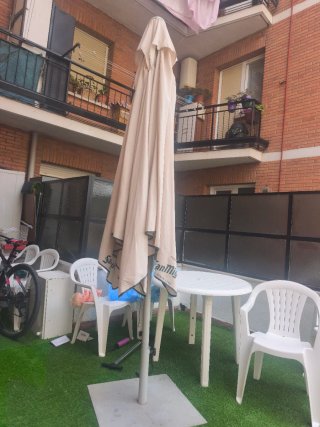 Sombrilla Beige con Base 2.50×2.50
