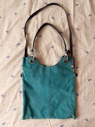 Bolso de piel serraje turquesa con bandolera y asa