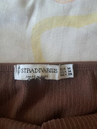 Top tirantes marrón chocolate Stradivarius