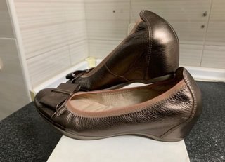 Bailarinas Hispanitas doradas 37.5 talla como 38.
