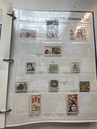 Libro Sellos de Todo el Mundo Planeta-Agostini