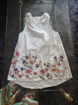Blusa blanca bordada flores