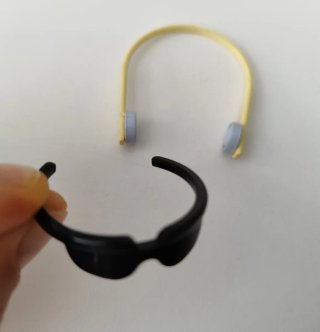 Cascos y gafas de sol antiguos para muñeca Chabel