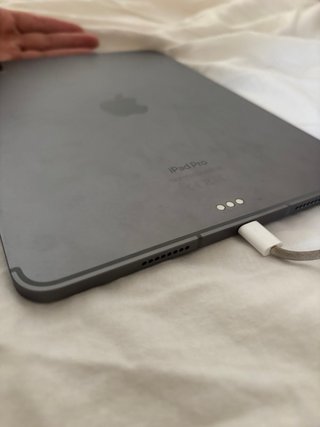 iPad Pro 11 2022 Plata con teclado y funda