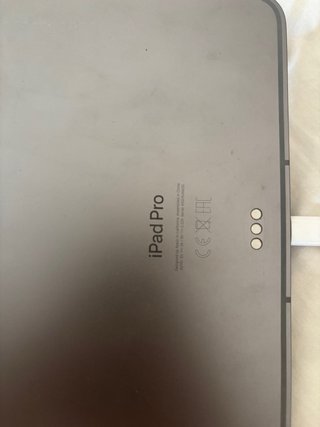 iPad Pro 11 2022 Plata con teclado y funda
