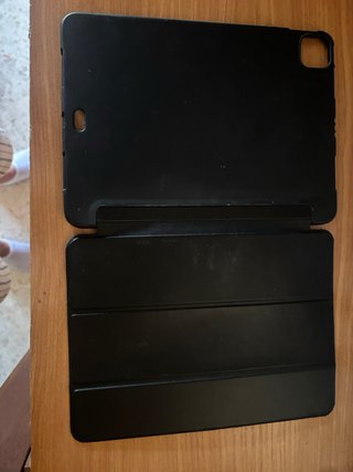 iPad Pro 11 2022 Plata con teclado y funda