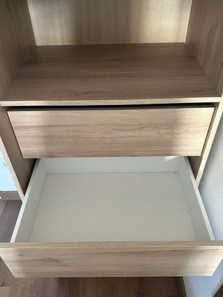 Estantería con cajones de madera